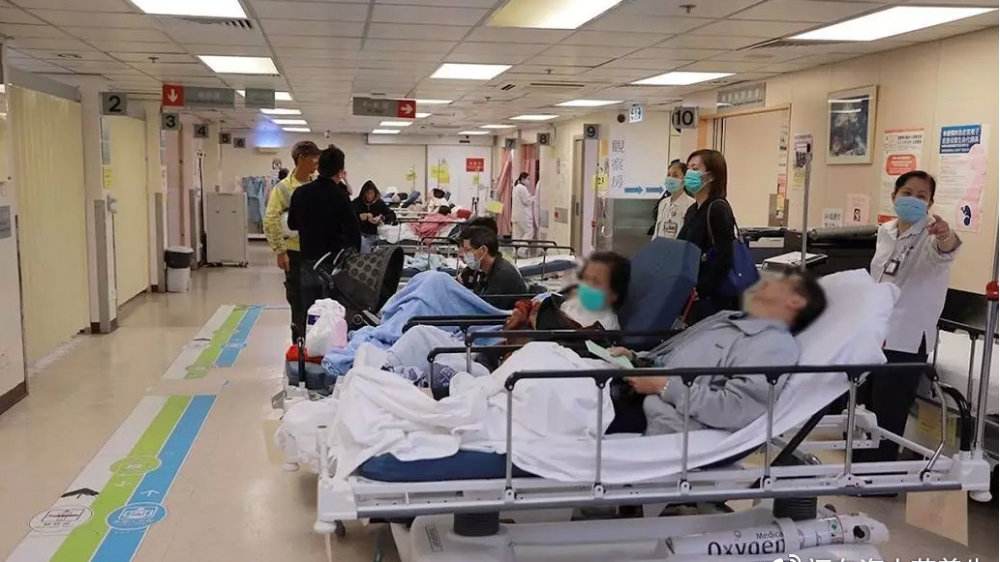 Bệnh nhân và người nhà mệt mỏi trước đại dịch viêm phổi