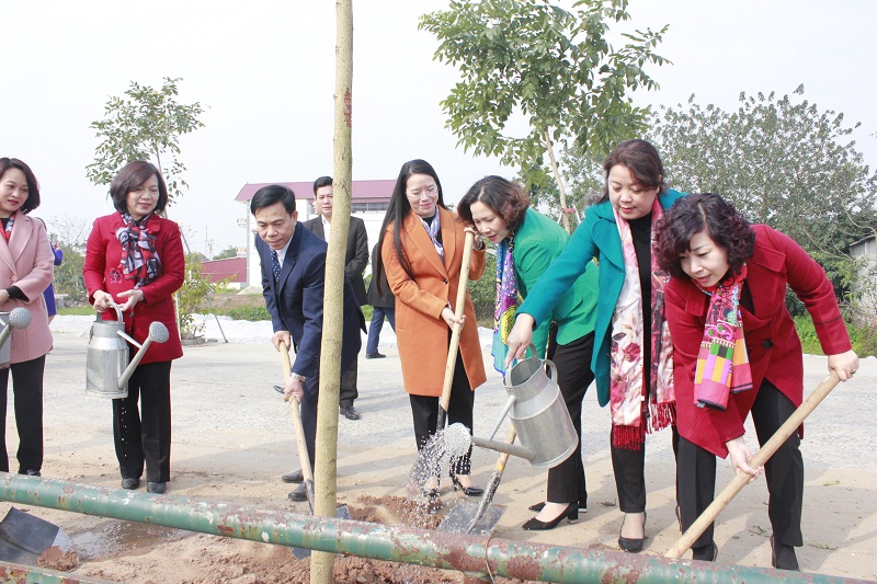 C&aacute;c đại biểu tham gia trồng c&acirc;y