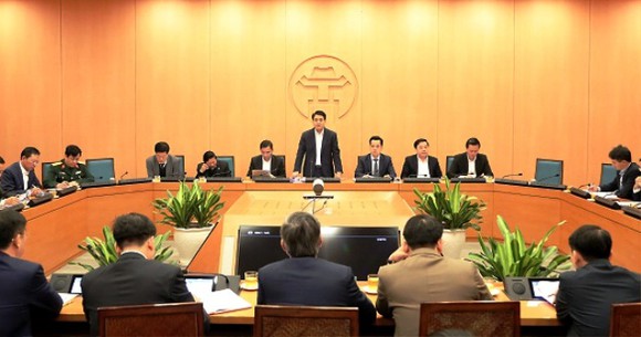 Chủ tịch UBND TP H&agrave; Nội Nguyễn Đức Chung chủ tr&igrave; cuộc họp với c&aacute;c sở, ng&agrave;nh của H&agrave; Nội về ph&ograve;ng chống dịch nCoV