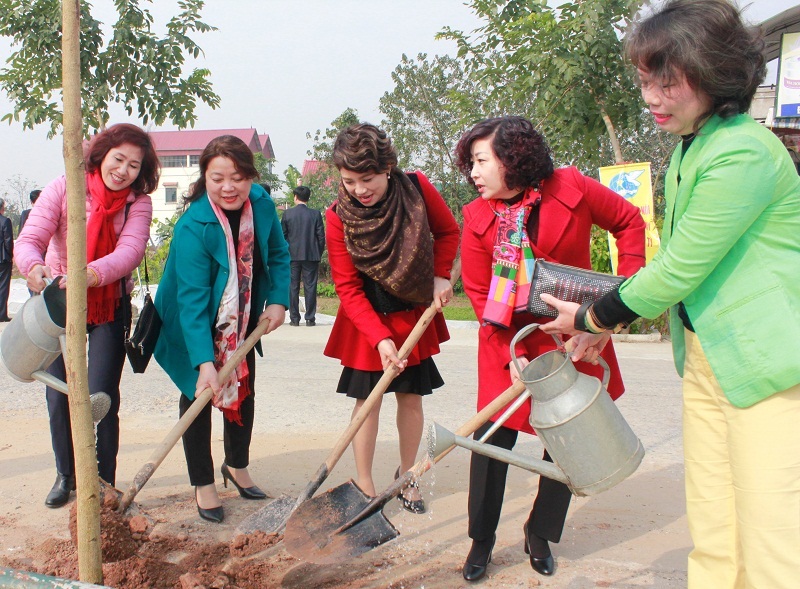 C&aacute;c đại biểu tham gia trồng c&acirc;y