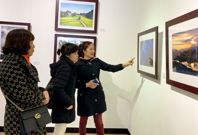 Triển lãm 70 tác phẩm mỹ thuật, nhiếp ảnh mừng Đảng, mừng xuân - ảnh 2