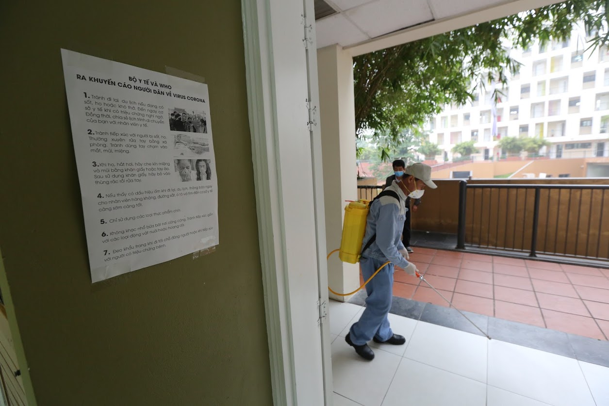 Thông tin cần thiết về dịch bệnh viêm đường hô hấp do chủng mới của virus Corona được niêm yết tại cửa lớp học