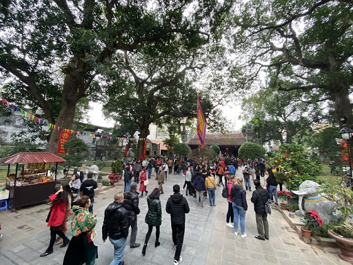 Người dân được khuyến cáo đeo khẩu trang khi đi lễ chùa, nơi công cộng (ảnh minh hoạ)