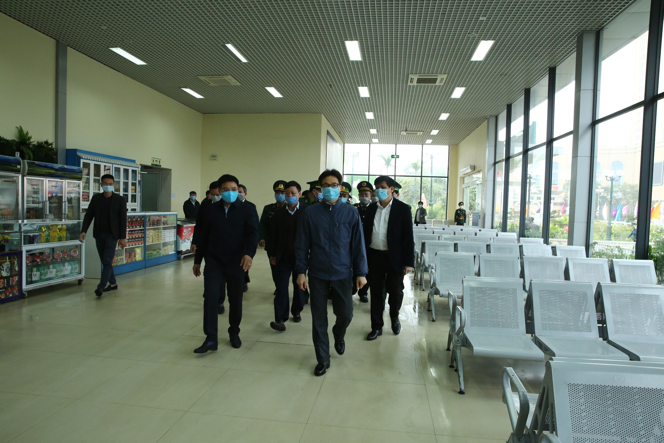 Ph&oacute; Thủ tướng kiểm tra khu vực xuất nhập cảnh tại Cửa khẩu M&oacute;ng C&aacute;i.