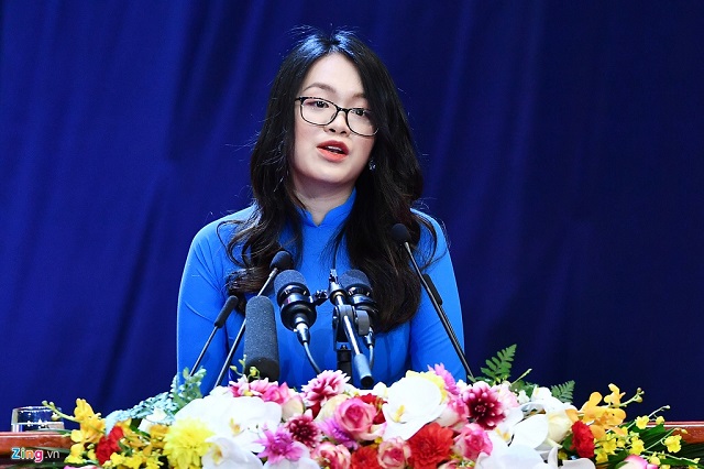 Đại diện thế hệ trẻ - đảng viên trẻ Nguyễn Thùy Linh - Trường Đại học Ngoại ngữ (Đại học Quốc gia Hà Nội) hứa sẽ học tập và rèn luyện để xứng đáng với lý tưởng của Đảng. Đại diện thế hệ trẻ - đảng viên trẻ Nguyễn Thùy Linh - Trường Đại học Ngoại ngữ (Đại học Quốc gia Hà Nội) hứa sẽ học tập và rèn luyện để xứng đáng với lý tưởng của Đảng.