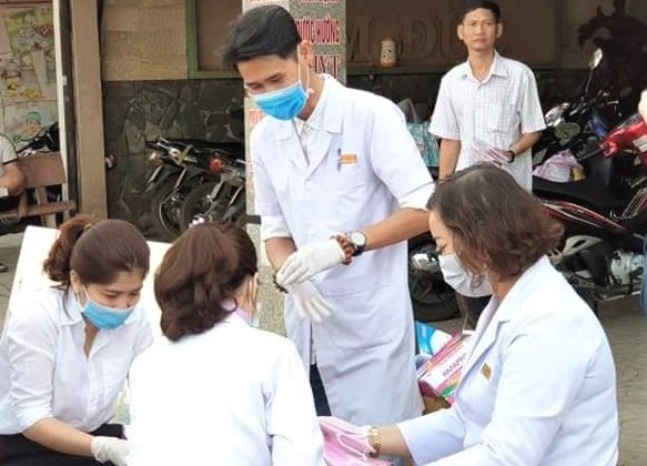 Theo Thủ tướng Ch&iacute;nh phủ Nguyễn Xu&acirc;n Ph&uacute;c, to&agrave;n d&acirc;n c&ugrave;ng chống dịch th&igrave; mới c&oacute; kết quả