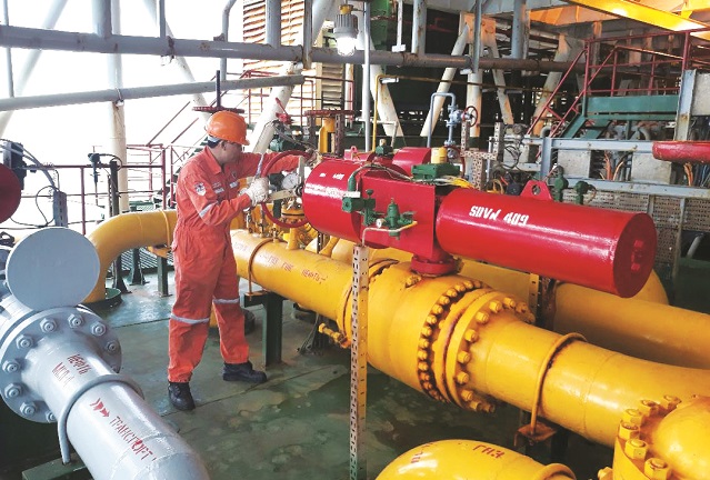 Trên giàn công nghệ trung tâm mỏ Bạch Hổ.