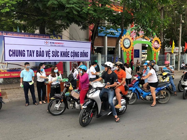 Tổng Công ty Phát điện 2 (thuộc EVN) phát khẩu trang miễn phí cho người dân. Tổng Công ty Phát điện 2 (thuộc EVN) phát khẩu trang miễn phí cho người dân.