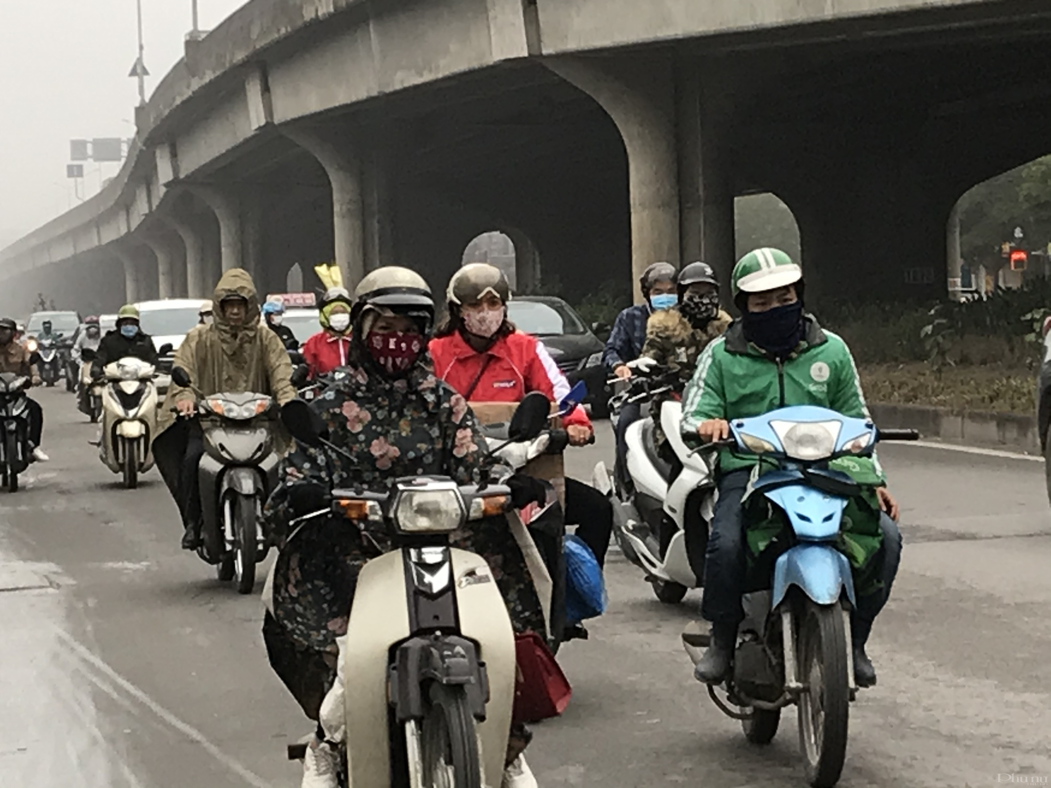Sương mù bao trùm thành phố Hà Nội - ảnh 7