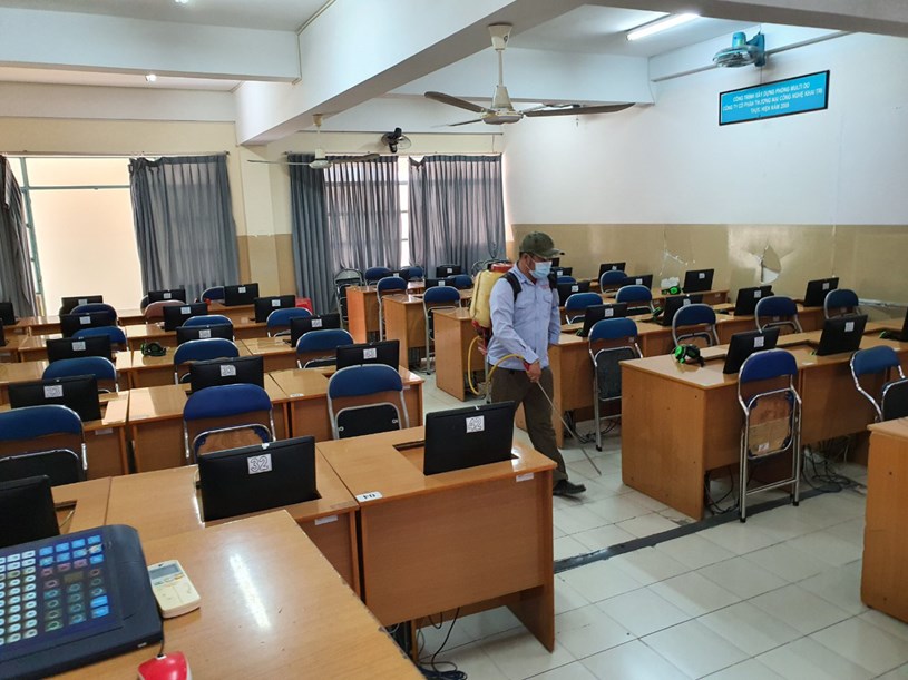 Trong thời gian học sinh nghỉ học, các trường tiếp tục công tác vệ sinh, khử trùng, bảo đảm môi trường sạch sẽ. Trong thời gian học sinh nghỉ học, các trường tiếp tục công tác vệ sinh, khử trùng, bảo đảm môi trường sạch sẽ.