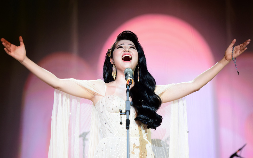 Ca sĩ Phạm Thùy Dung