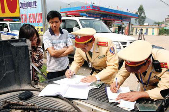 Thủ tướng Chính phủ yêu cầu sớm cung cấp dịch vụ thu tiền nộp phạt xử lý vi phạm hành chính trong lĩnh vực giao thông đường bộ  trên Cổng DVCQG