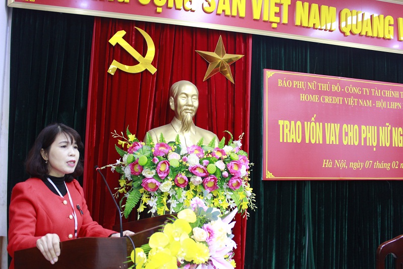 Chị Thạch Thị Hoa- Phó Chủ tịch Hội LHPN huyện Gia Lâm phát biểu tại buổi trao vốn