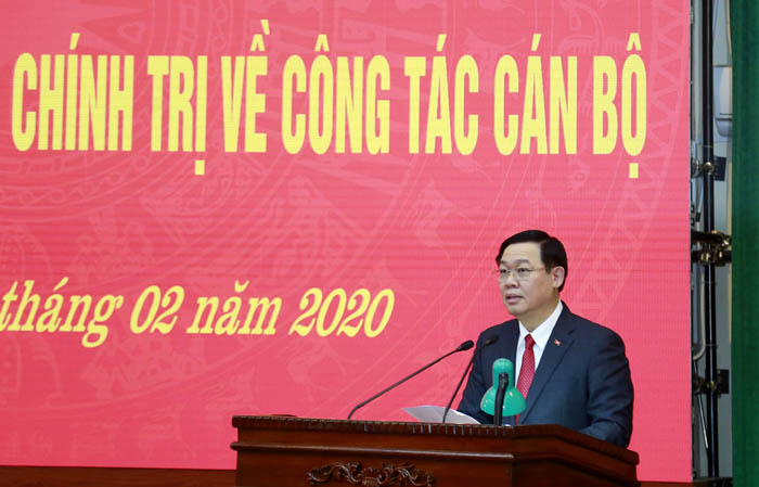 Tân Bí thư Thành uỷ Hà Nội Vương Đình Huệ phát biểu tại hội nghị