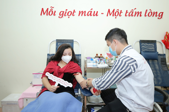 NSƯT Tố Nga thường xuy&ecirc;n đi hiến m&aacute;u t&igrave;nh nguyện