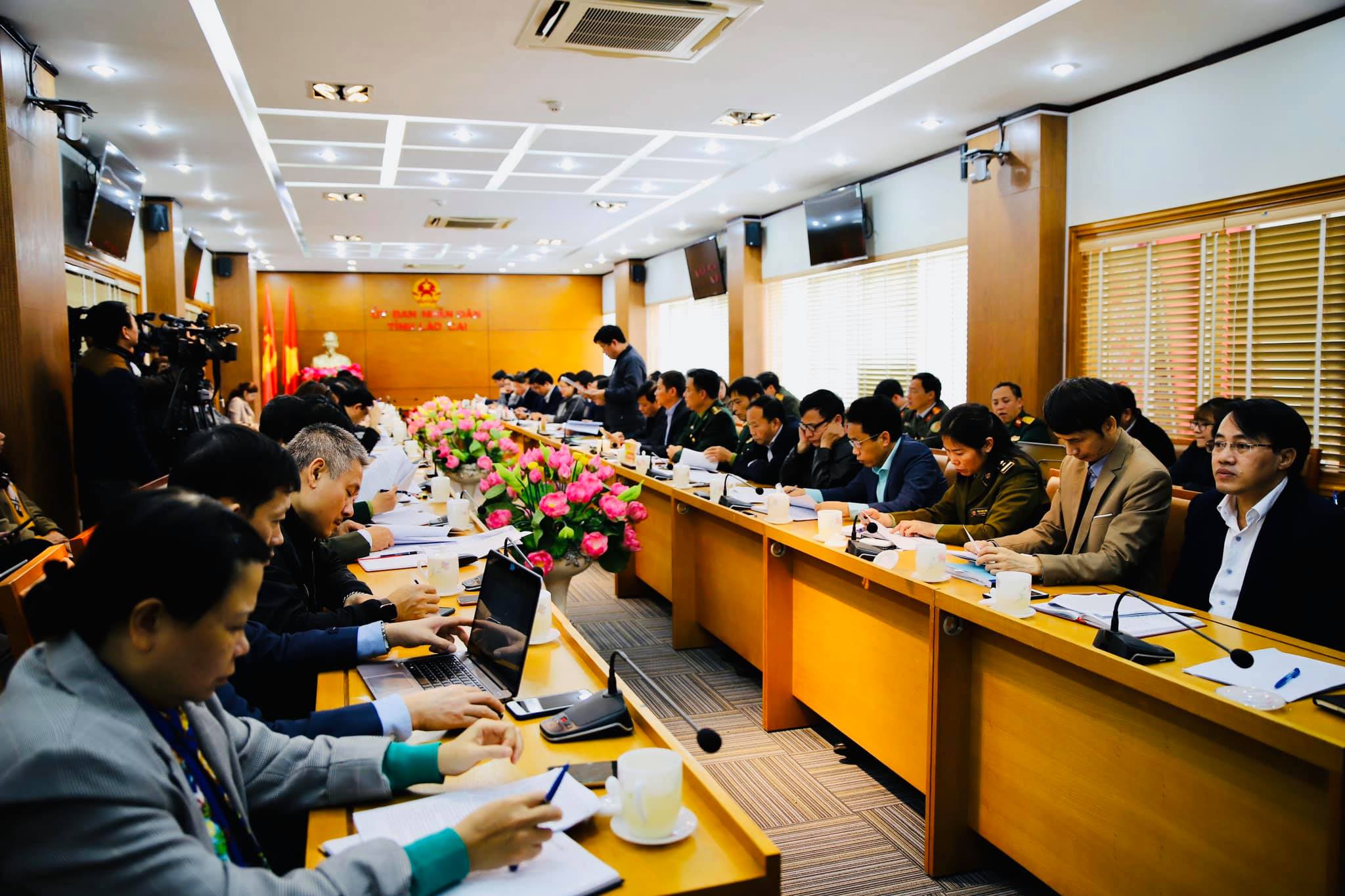 Đo&agrave;n c&ocirc;ng t&aacute;c l&agrave;m việc tại trụ sở UBND tỉnh L&agrave;o Cai