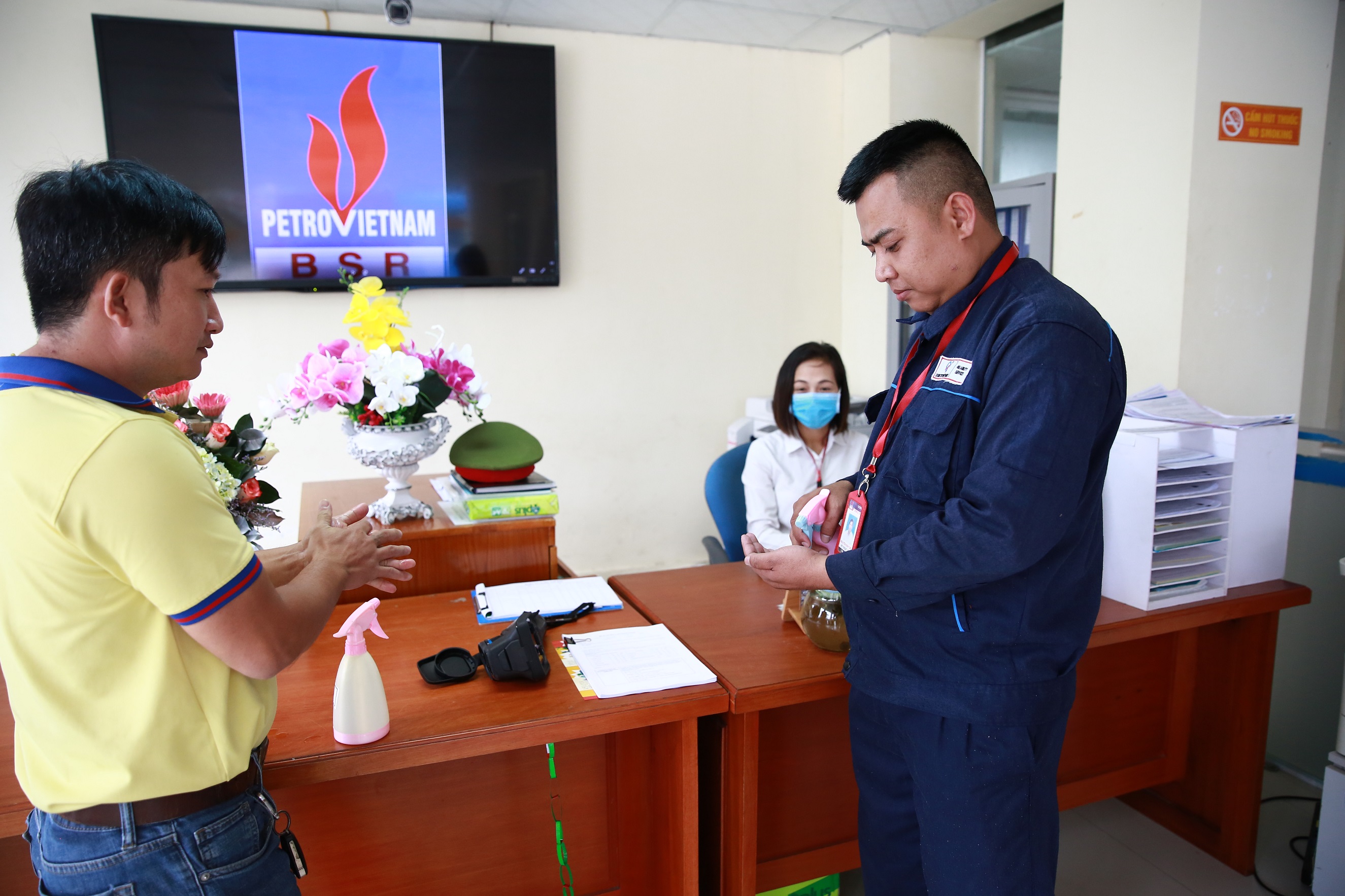 BSR chế thành công dung dịch rửa tay khô sát khuẩn phòng chống Corona - ảnh 3