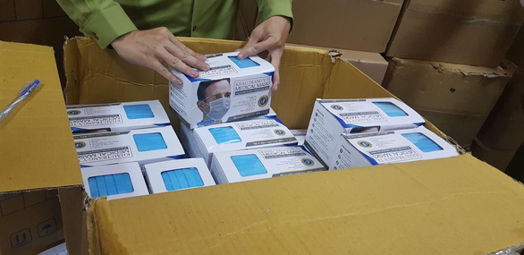 Khẩu trang được thu mua với số lượng lớn.