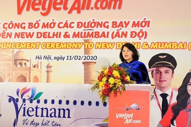 Phó Chủ tịch nước Đặng Thị Ngọc Thịnh phát biểu tại buổi lễ khẳng định: “Lễ công bố đường bay Việt Nam - Ấn Độ của hãng hàng không Vietjet sẽ đánh dấu mốc son trên tiến trình phát triển không chỉ của hãng Vietjet mà còn là mối quan hệ truyền thống giữa Việt Nam - Ấn Độ". Phó Chủ tịch nước Đặng Thị Ngọc Thịnh phát biểu tại buổi lễ khẳng định: “Lễ công bố đường bay Việt Nam - Ấn Độ của hãng hàng không Vietjet sẽ đánh dấu mốc son trên tiến trình phát triển không chỉ của hãng Vietjet mà còn là mối quan hệ truyền thống giữa Việt Nam - Ấn Độ".