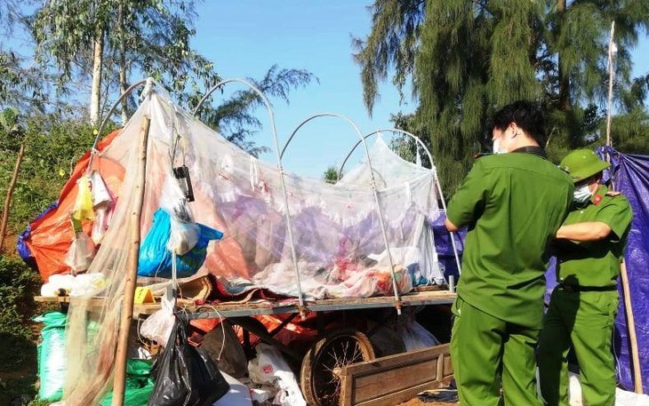 Cơ quan chức năng khám nghiệm hiện trường Cơ quan chức năng khám nghiệm hiện trường