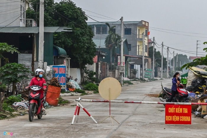 Tỉnh Vĩnh Ph&uacute;c quyết định lập chốt chặn, kiểm so&aacute;t chặt chẽ phương tiện ra v&agrave;o tại x&atilde; Sơn L&ocirc;i để dập dịch Covid-19