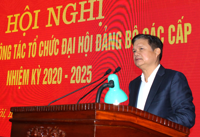 Trưởng ban Tổ chức Thành ủy Vũ Đức Bảo phát biểu tại hội nghị Trưởng ban Tổ chức Thành ủy Vũ Đức Bảo phát biểu tại hội nghị