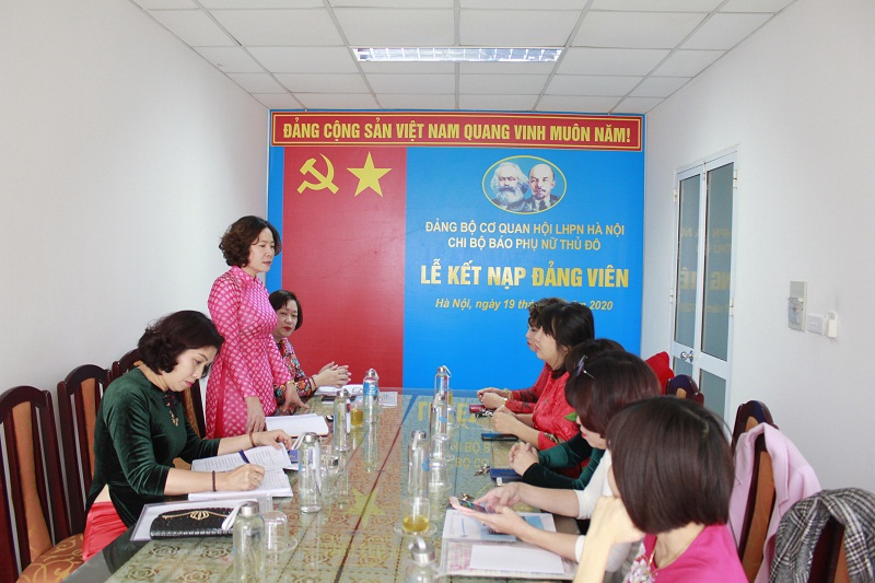 Đồng ch&iacute; L&ecirc; Kim Anh, B&iacute; thư Đảng Đo&agrave;n, B&iacute; thư Đảng ủy- Chủ tịch Hội LHPN H&agrave; Nội ph&aacute;t biểu chỉ đạo tại buổi lễ