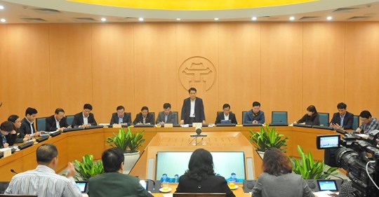 Chủ tịch UBND th&agrave;nh phố H&agrave; Nội Nguyễn Đức Chung chủ tr&igrave; buổi họp trực tuyens BCĐ chống dịch Covid-19