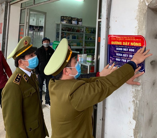 Cục Quản lý thị trường Lạng Sơn triển khai lắp trên 80 biển đường dây nóng tại các cửa hàng kinh doanh thuốc y dược