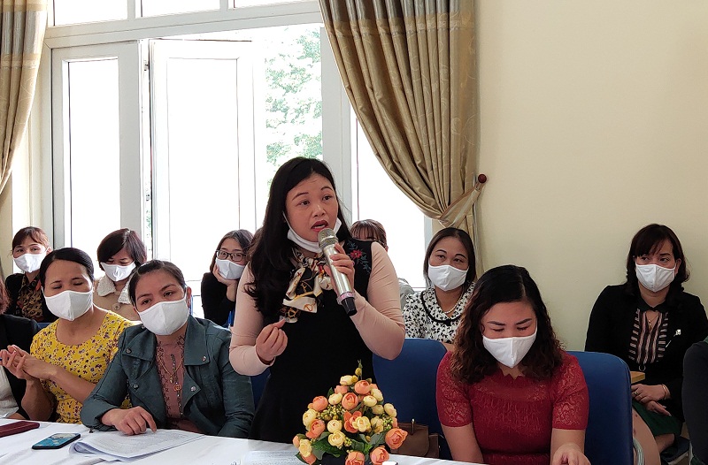 Các đại biểu  đưa ra những ý tưởng, sản phẩm sáng tạo tại hội nghị như sản phẩm chất đốt thân thiện môi trường, dầu gấc, tranh gạo