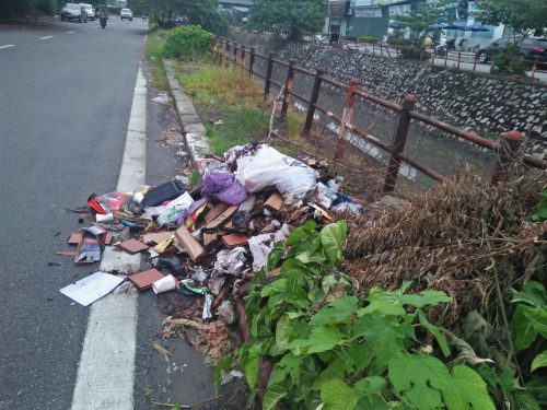 UBND TP yêu cầu các quận, huyện, có biện pháp khoanh vùng, kiểm soát chất thải ngăn ngừa lây nhiễm trường hợp phát sinh ổ dịch tại một khu vực dân cư.