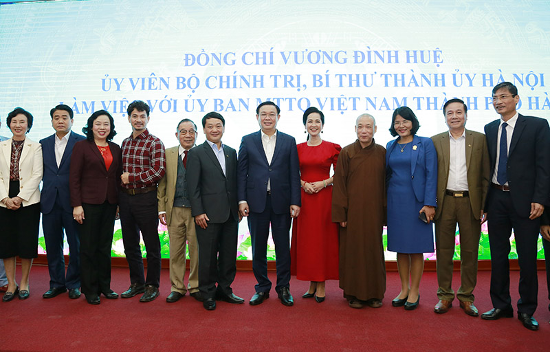 L&atilde;nh đạo th&agrave;nh phố v&agrave; c&aacute;c đại biểu dự cuộc l&agrave;m việc