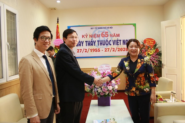Phó Chủ tịch Thường trực Hội LHPN Hà  Nội Nguyễn Thị Thu Thủy chúc mừng lãnh đạo Sở Y tế Hà Nội nhân ngày Thầy thuốc Việt Nam Phó Chủ tịch Thường trực Hội LHPN Hà  Nội Nguyễn Thị Thu Thủy chúc mừng lãnh đạo Sở Y tế Hà Nội nhân ngày Thầy thuốc Việt Nam