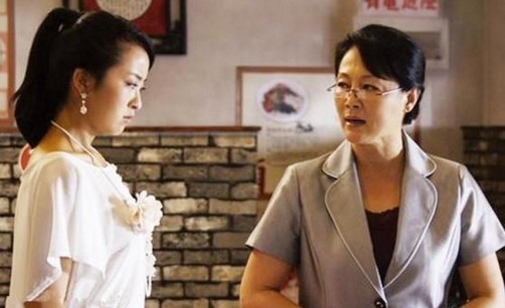 chồng bắt t&ocirc;i l&uacute;c n&agrave;o cũng h&ograve;a hảo giống mẹ chồng