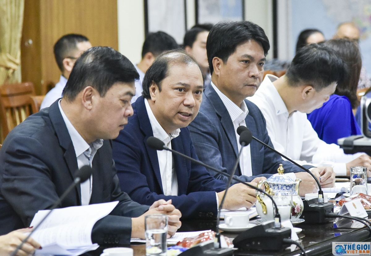 Thứ trưởng Bộ Ngoại giao Nguyễn Quốc Dũng, Tổng Thư ký Uỷ ban Quốc gia ASEAN 2020, Trưởng Tiểu ban Lễ tân phát biểu tại cuộc họp. (Ảnh: Nguyễn Hồng)