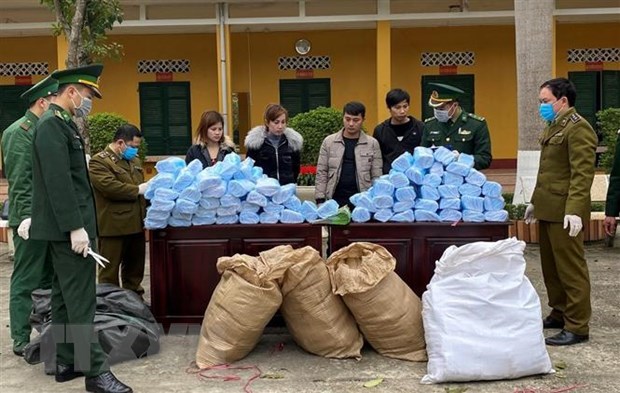 Các đối tượng buôn lậu khẩu trang bị Đồn biên phòng cửa khẩu quốc tế Tà Lùng bắt giữ Các đối tượng buôn lậu khẩu trang bị Đồn biên phòng cửa khẩu quốc tế Tà Lùng bắt giữ