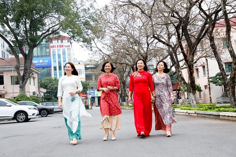 Mặc &aacute;o d&agrave;i để khơi dậy niềm tự h&agrave;o, tr&aacute;ch nhiệm giữ g&igrave;n, ph&aacute;t huy di sản văn h&oacute;a Việt Nam