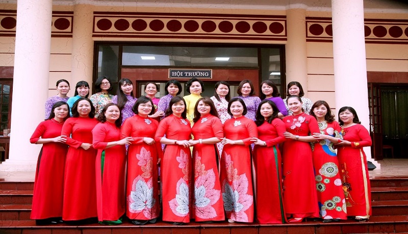 l&agrave;m h&agrave;nh động cụ thể t&ocirc;n vinh n&eacute;t đẹp của phụ nữ Thanh Tr&igrave; trong chiếc &aacute;o d&agrave;i truyền thống đ&uacute;ng v&agrave;o ng&agrave;y hưởng ứng &ldquo;Tuần lễ &Aacute;o d&agrave;i &ndash; Di sản văn h&oacute;a Việt Nam&rdquo; do Trung ương Hội LHPN Việt Nam ph&aacute;t động từ ng&agrave;y 02/3 đến 8/3.