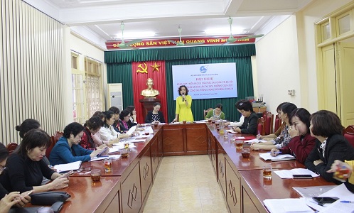 Đồng ch&iacute; Đinh Thị Phương Li&ecirc;n - Chủ tịch Hội LHPN quận Ba Đ&igrave;nh ph&aacute;t biểu tại hội nghị