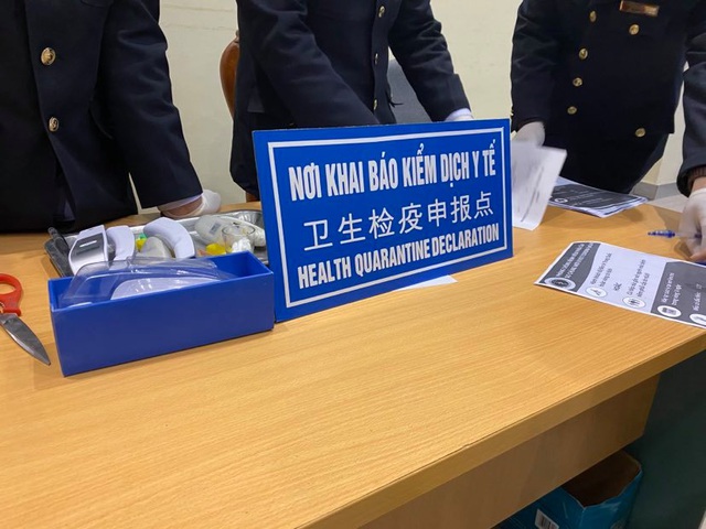 Sau khi nhập cảnh Việt Nam, bệnh nhân đã được cách ly tập trung, được lấy mẫu xét nghiệm và phát hiện dương tính với SARS-COV-2. Sau khi nhập cảnh Việt Nam, bệnh nhân đã được cách ly tập trung, được lấy mẫu xét nghiệm và phát hiện dương tính với SARS-COV-2.
