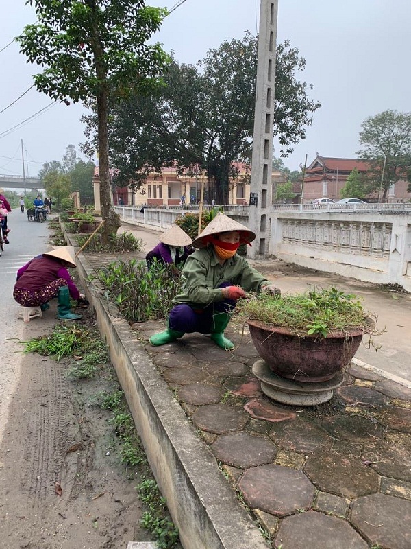 Hội LHPN Đông Anh ra quân tổng vệ sinh môi trường sáng 7/3