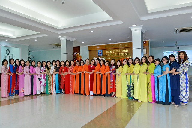Phụ nữ Công ty Lọc hóa dầu Bình Sơn hưởng ứng "Tuần lễ áo dài Việt Nam 2020" - ảnh 11