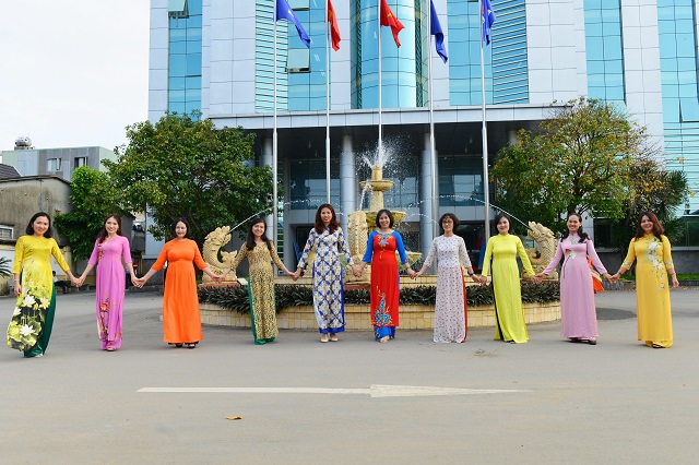 Phụ nữ Công ty Lọc hóa dầu Bình Sơn hưởng ứng "Tuần lễ áo dài Việt Nam 2020" - ảnh 3