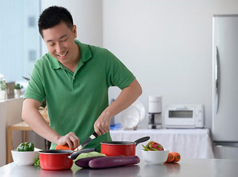 Kh&eacute;o l&eacute;o k&eacute;o chồng chia sẻ c&ocirc;ng việc nh&agrave; khi vợ bận rộn cũng gi&uacute;p chồng thấy m&igrave;nh 