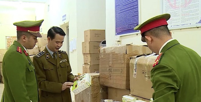 Lực lượng chức năng ph&aacute;t hiện l&ocirc; nhiệt kế do nước ngo&agrave;i sản xuất chưa c&oacute; giấy tờ hợp ph&aacute;p