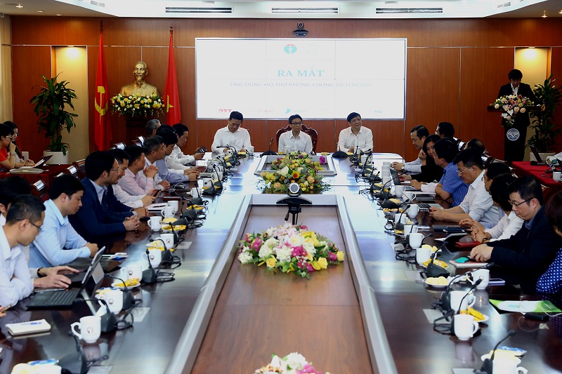 Ph&oacute; Ph&oacute; Thủ tướng Vũ Đức Đam đ&atilde; dự buổi ra mắt 2 ứng dụng (app), gồm ứng dụng NCOVI d&agrave;nh cho người d&acirc;n Việt Nam v&agrave; ứng dụng Vietnam health declaration d&agrave;nh cho người nước ngo&agrave;i nhập cảnh, li&ecirc;n quan đến dịch Covid-19.