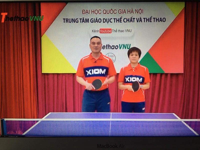 Giáo viên thể chất ĐH Quốc gia Hà Nội dạy môn bóng bàn trực tuyến. Giáo viên thể chất ĐH Quốc gia Hà Nội dạy môn bóng bàn trực tuyến.