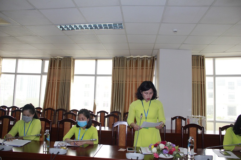 Đồng ch&iacute; Nguyễn Thị Hiền Th&uacute;y- Ban Ch&iacute;nh s&aacute;ch luật ph&aacute;p ph&aacute;t biểu  tại  Đại hội  nội dung về 