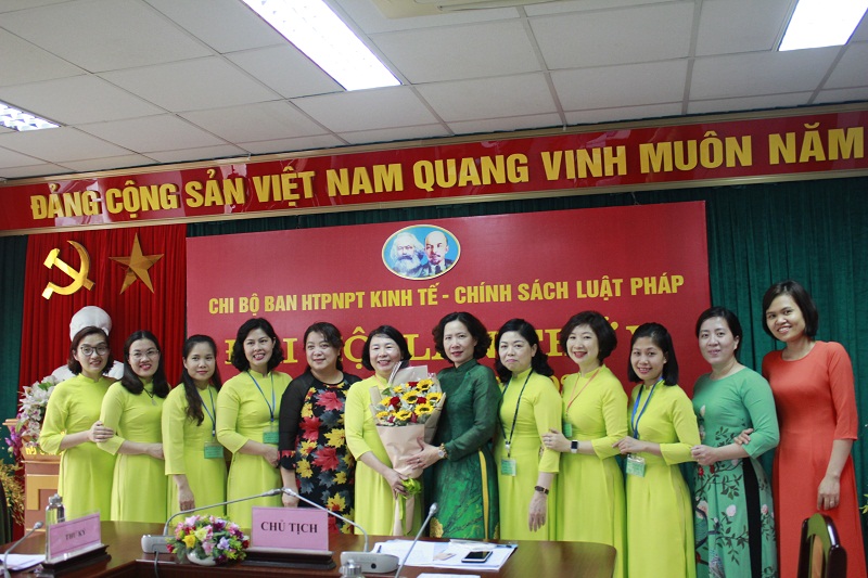 Đẩy mạnh các hoạt động hỗ trợ kinh tế và tư vấn pháp luật cho phụ nữ - ảnh 12