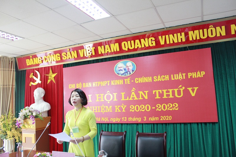 đồng ch&iacute; Nguyễn Thị Kim Thanh, B&iacute; thư Chi bộ, nhiệm kỳ 2017-2020  B&aacute;o c&aacute;o tổng kết của Chi bộ kh&oacute;a IV